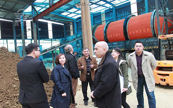 考察烘干機生產現(xiàn)場